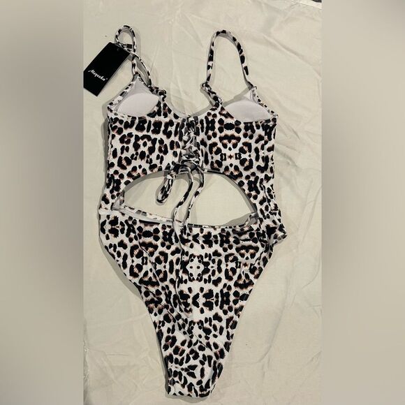 NWT One piece monokini bathing suit with lace up back - Picture 3 of 5